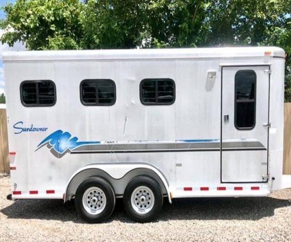 1998 Sundowner 3 Horse Slant