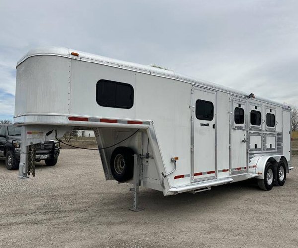2004 Hart Trailers 3H GN Weekender Horse Trailer