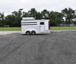 1 2012 CM 3HBP 3 Horse Trailer