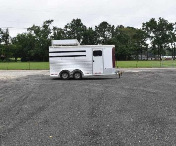 1 2012 CM 3HBP 3 Horse Trailer