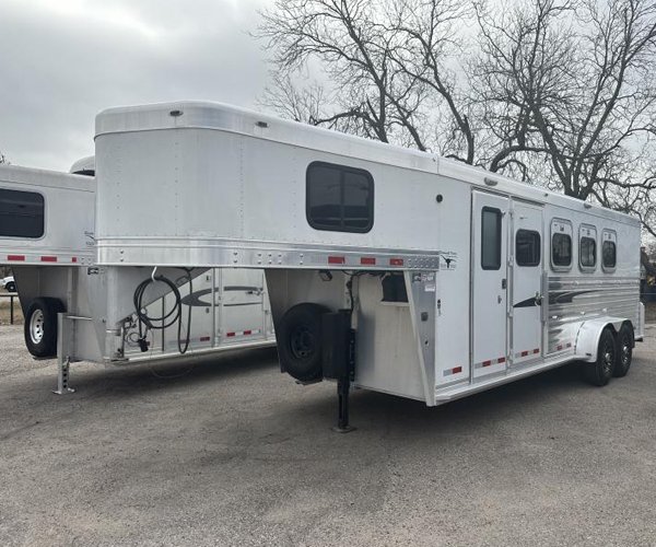 2004 Cherokee Trailers 4H GN Horse Trailer