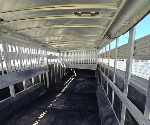 2 2006 C&C 4 Horse Gooseneck Trailer