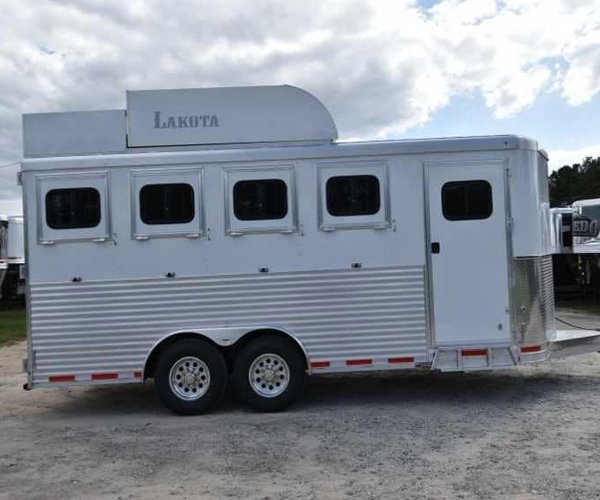 2 2018 Lakota 84HBPSL 4 Horse Trailer with 2′ Short Wall