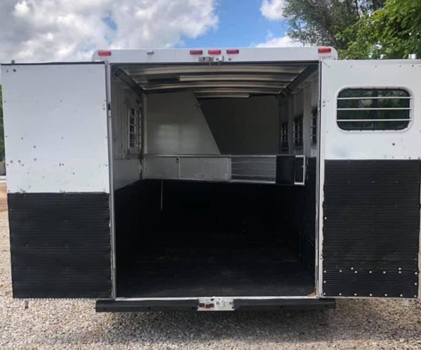 1998 Sundowner 3 Horse Slant