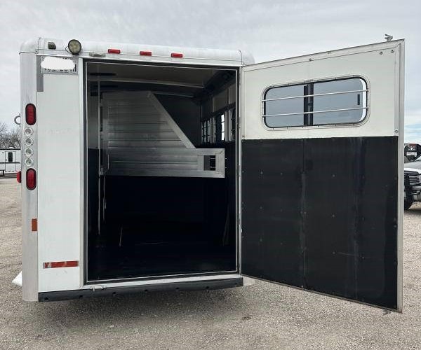 2004 Hart Trailers 3H GN Weekender Horse Trailer