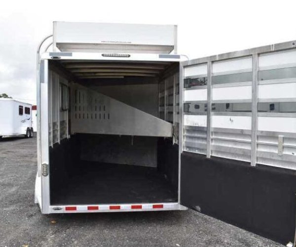 2 2012 CM 3HBP 3 Horse Trailer