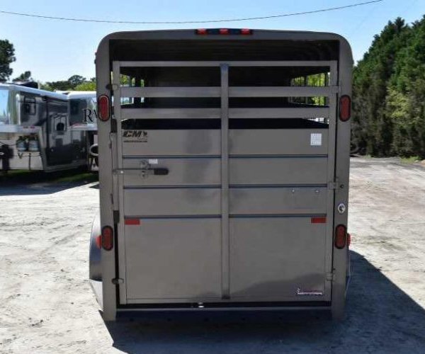 2 2017 CM 3HSLBP 3 Horse Trailer