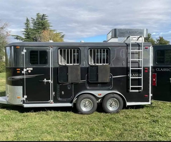 2005 classic aluminum 3 Horse monarch 16 foot
