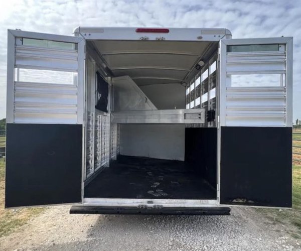 3 2013 model Cimarron 3 Horse Bumper Pull