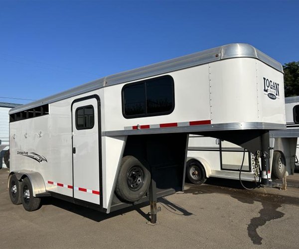 3 2022 Logan Coach Crossfire 3 Horse Gooseneck