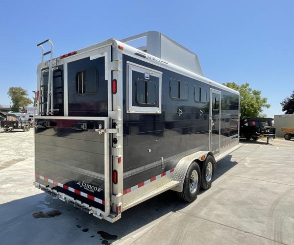 3 2005 Jamco 4 Horse Gooseneck Trailer