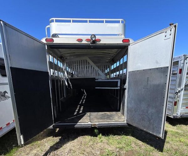 3 2006 C&C 4 Horse Gooseneck Trailer
