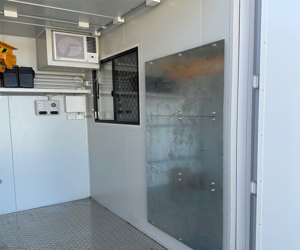 4 10′ High Cube Container