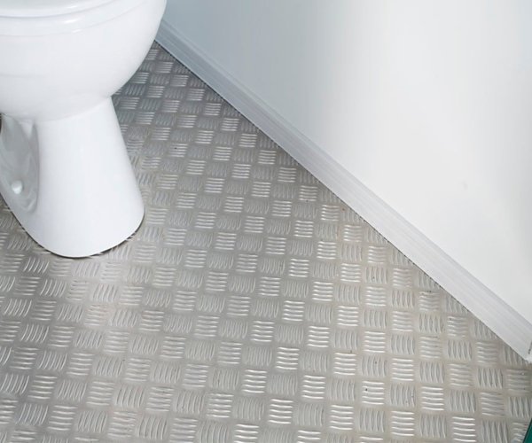 4 Double Mains Toilet 8Ft x 5Ft