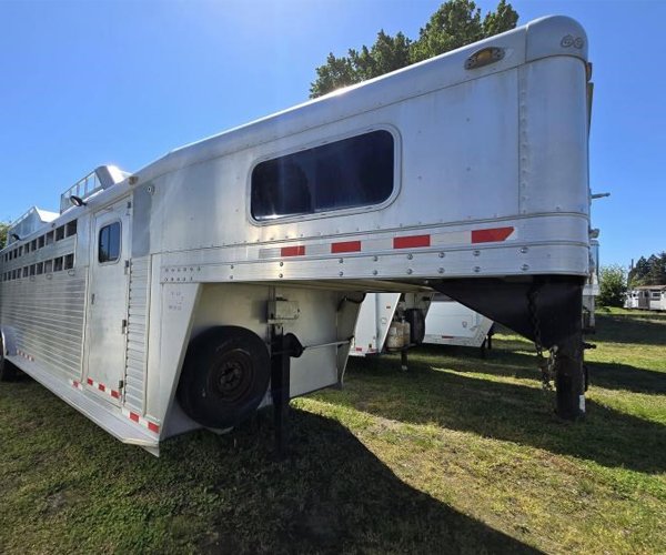 4 2006 C&C 4 Horse Gooseneck Trailer