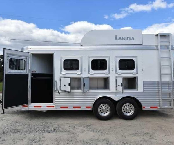 4 2018 Lakota 84HBPSL 4 Horse Trailer with 2′ Short Wall