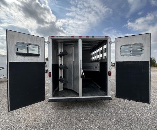 2000 Featherlite 3H GN with Dressing Room Horse Trailer