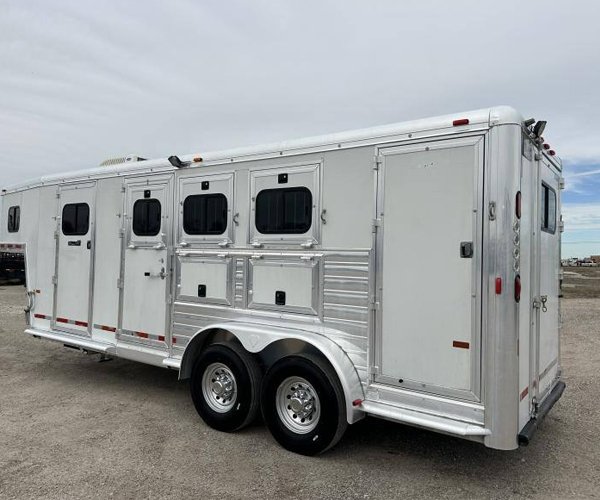 2004 Hart Trailers 3H GN Weekender Horse Trailer