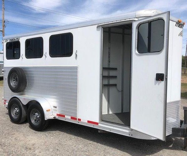 4 2010 Merhow 3 Horse Slant Load Bumper Pull