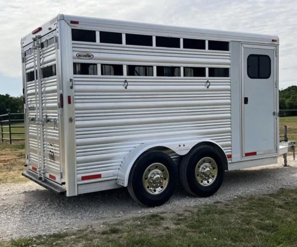 4 2013 model Cimarron 3 Horse Bumper Pull