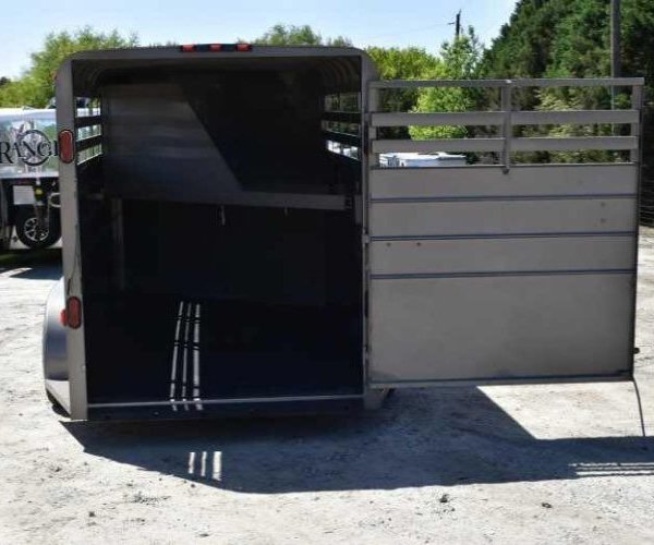 4 2017 CM 3HSLBP 3 Horse Trailer